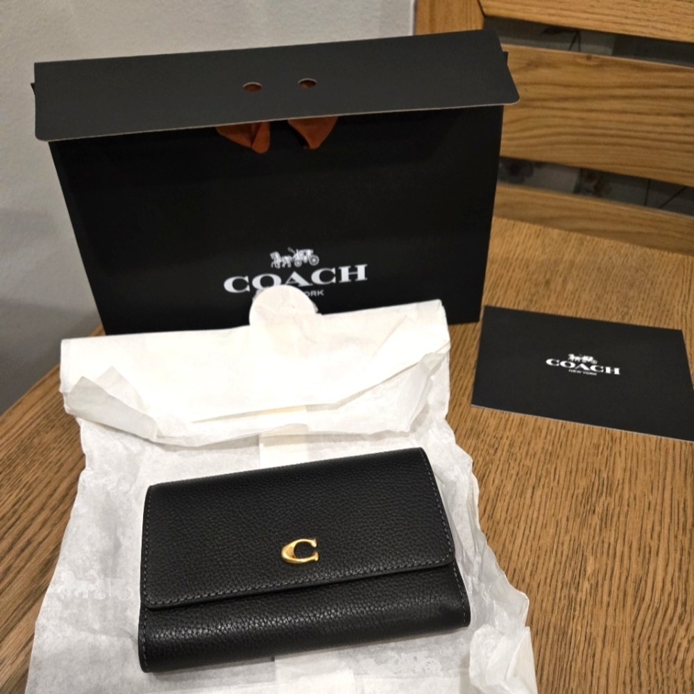 Coach Essential Medium Flap Leather Wallet